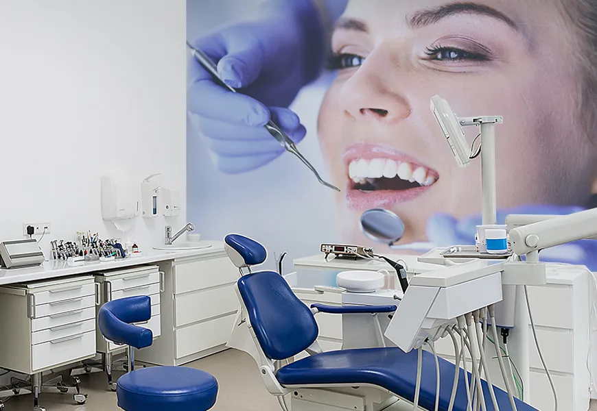 پوستر دیواری سه بعدی مطب دندانپزشکی معاینه زن جوان